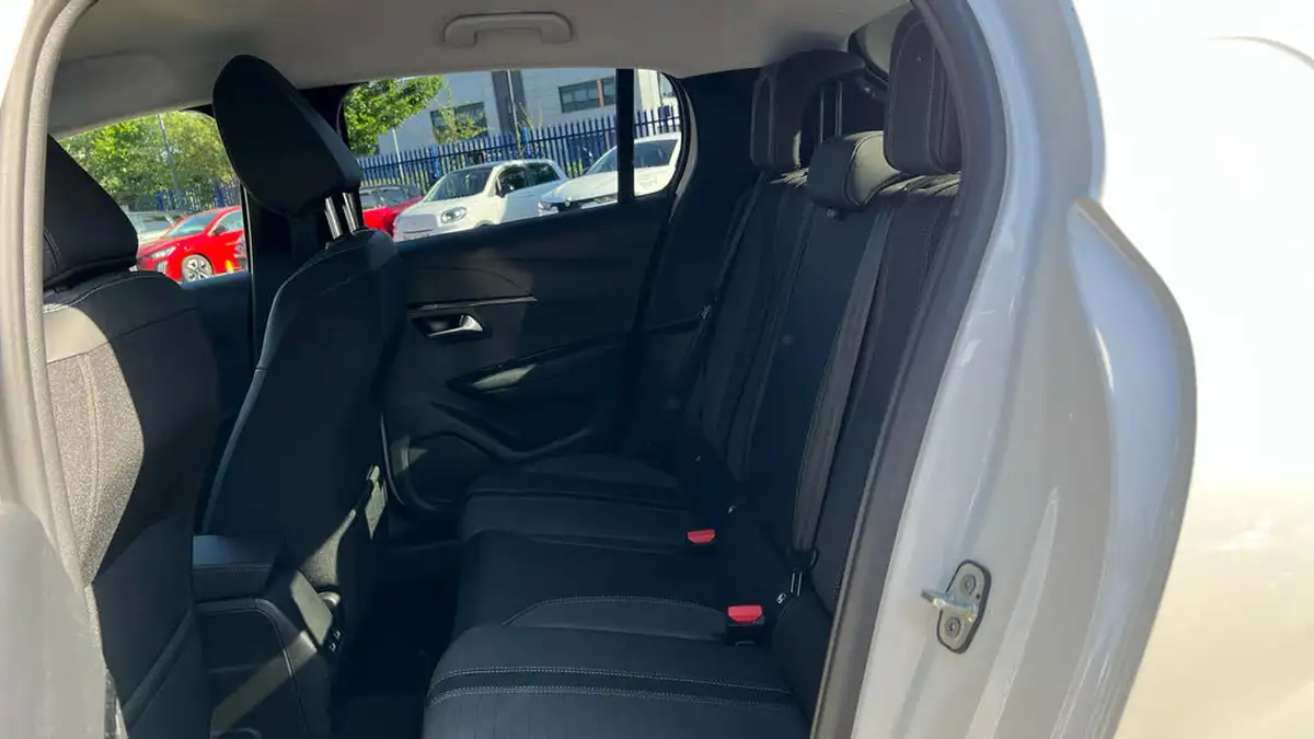 2022-peugeot-208-12-puretech-allure-premium-100ps-big-32