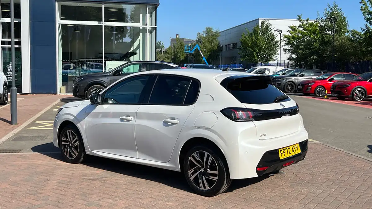 2022-peugeot-208-12-puretech-allure-premium-100ps-big-4