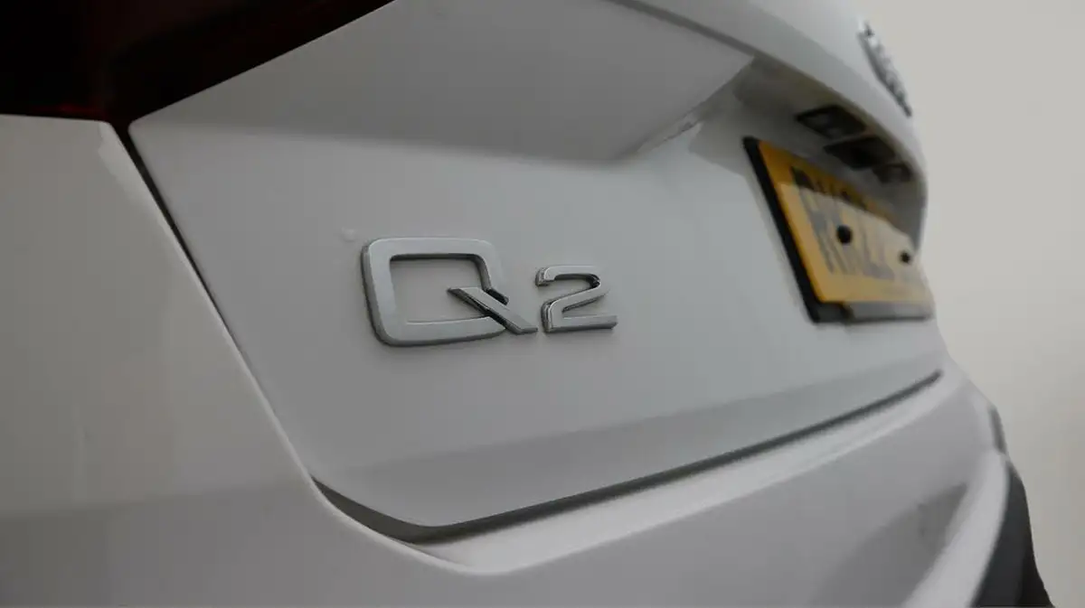 2022-audi-q2-10-30-tfsi-technik-big-21