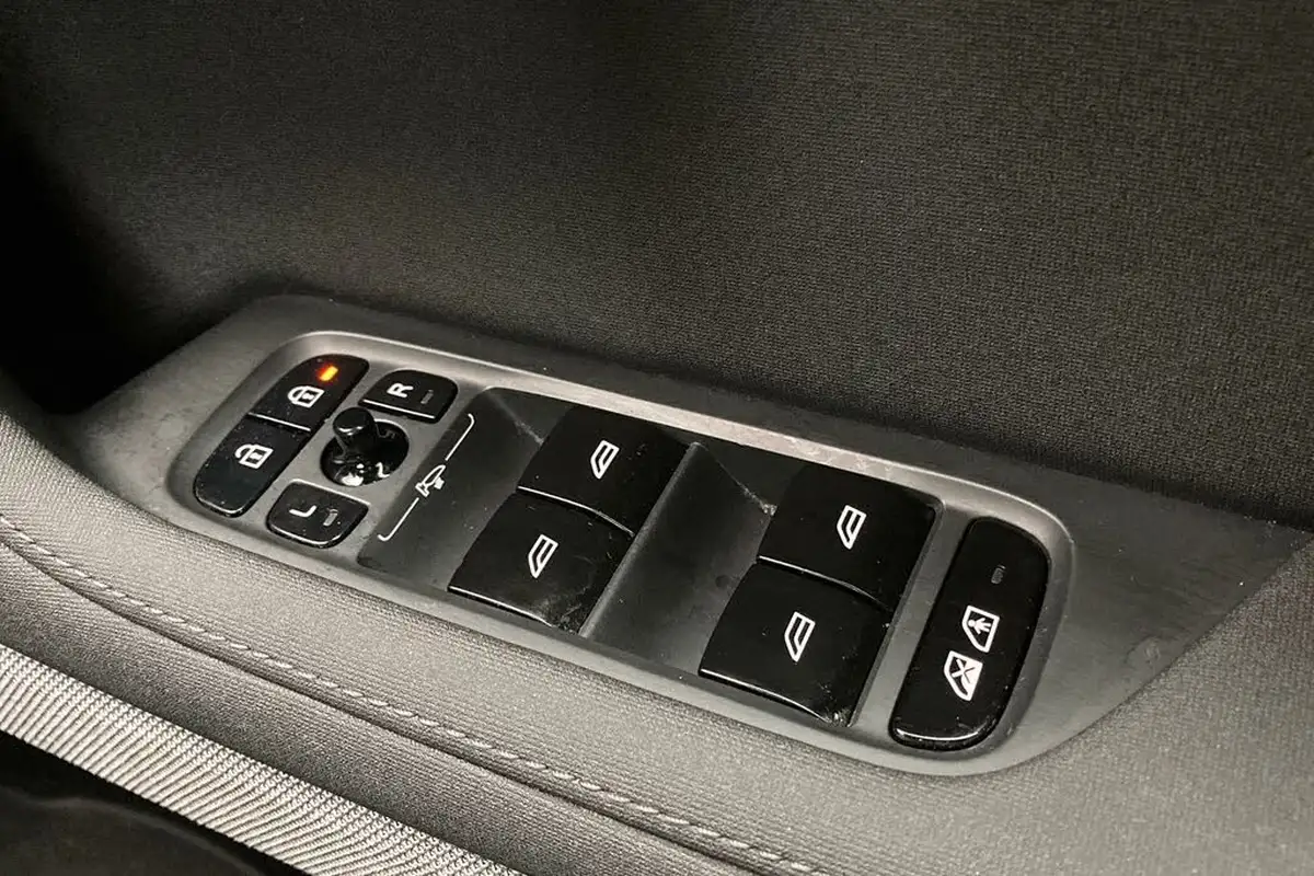 2021-polestar-polestar-2-e-ps2-300kw-long-dual-hatchback-big-33