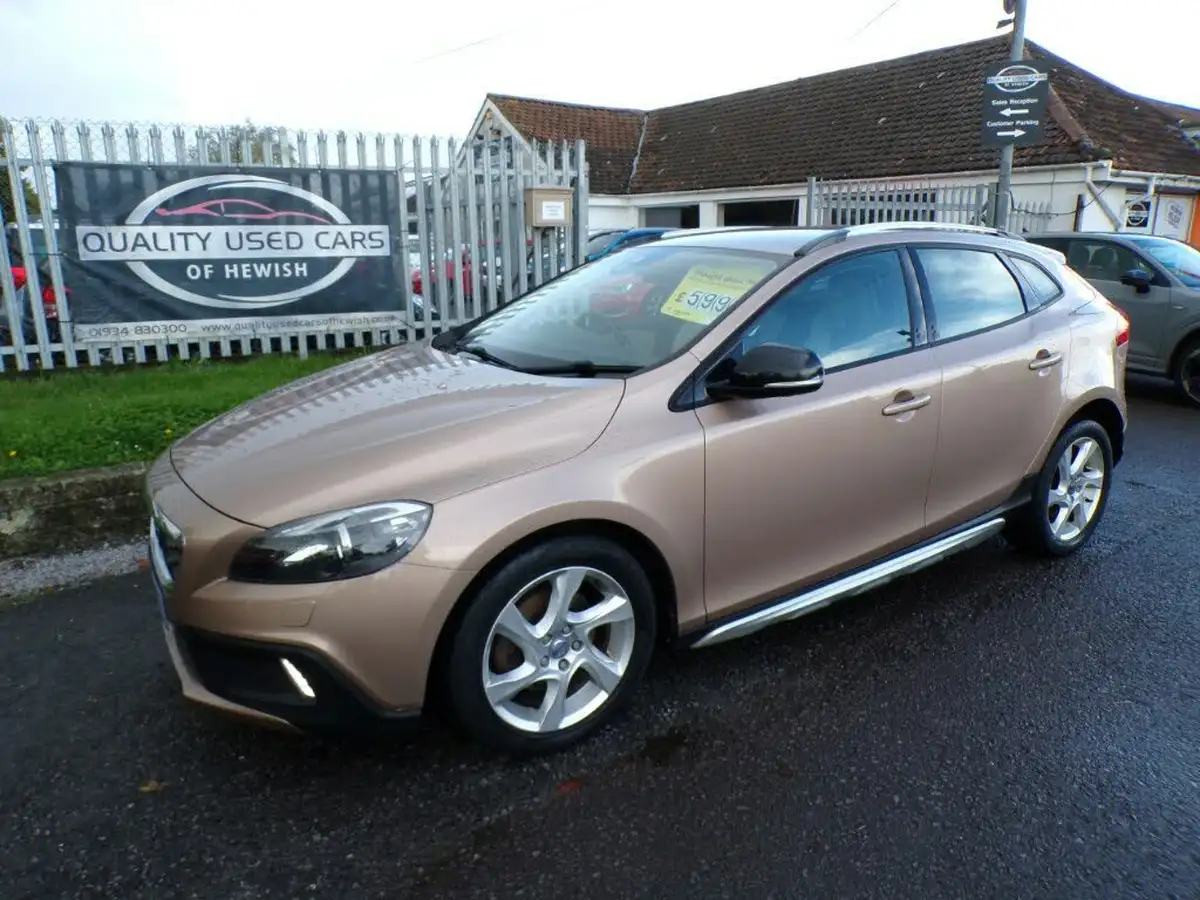 2014-volvo-v40-16td-d2-cross-country-lux-big-0