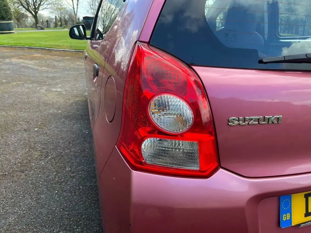 2011-suzuki-alto-10-sz2-big-51