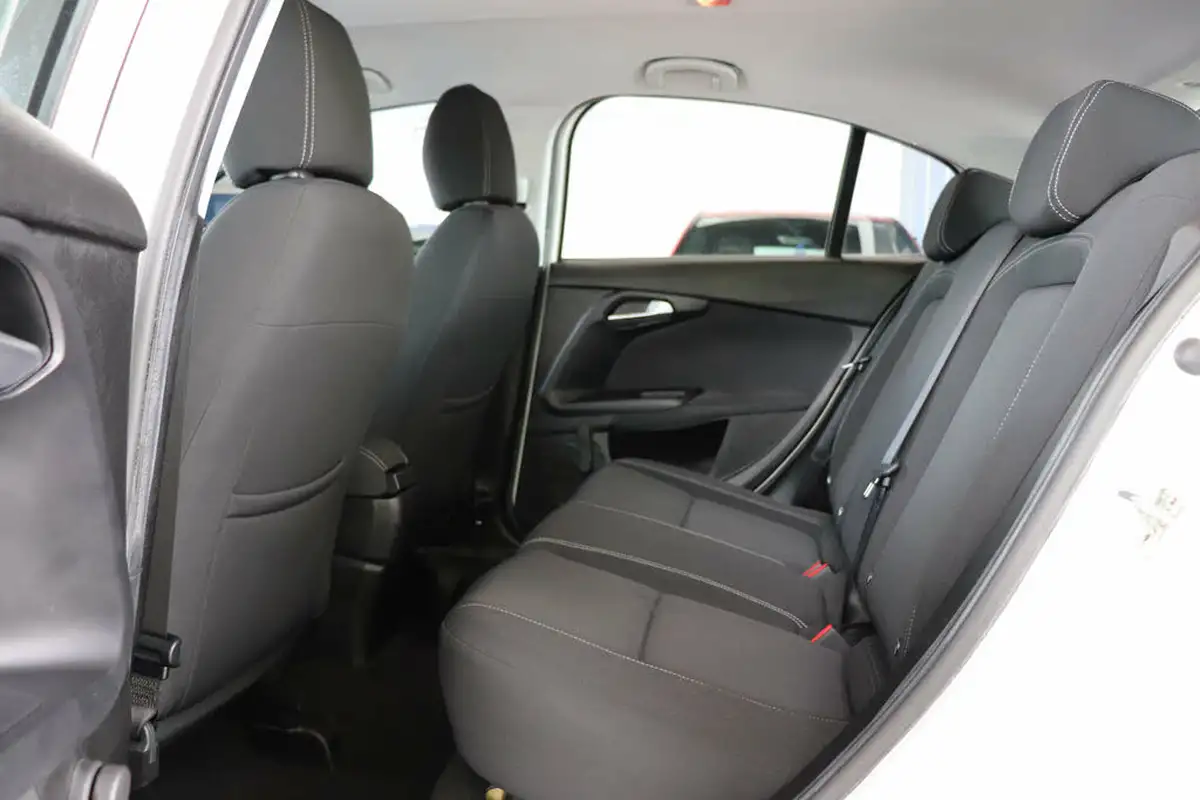 2016-fiat-tipo-14-easy-hatchback-big-29