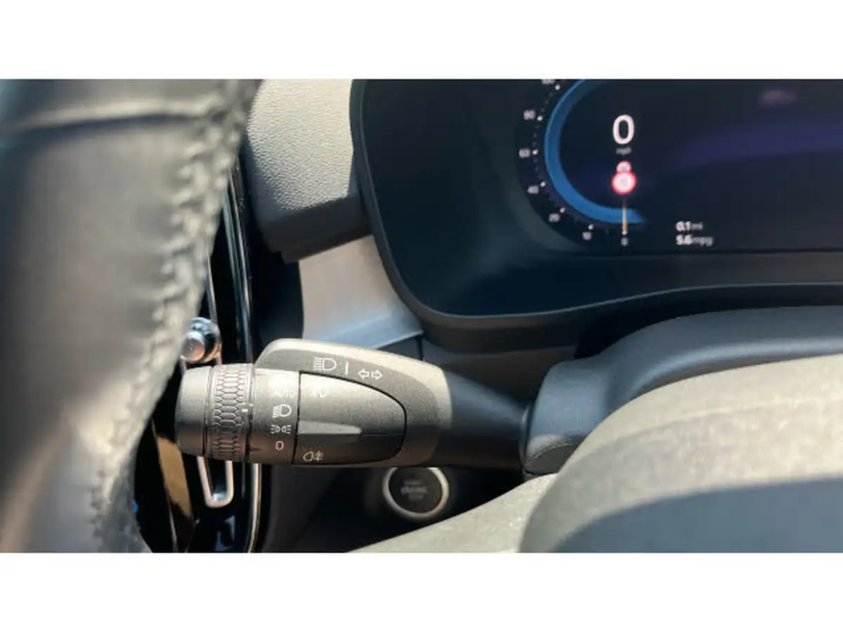 2024-volvo-xc40-20-b4-plus-big-23