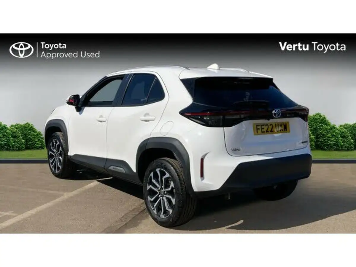 2022-toyota-yaris-15-vvt-i-design-panoramic-roof-big-3