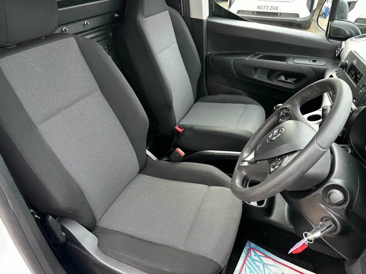 2020-vauxhall-combo-15cdti-edition-2300-75pseu6d-t-l1h1-ss-panel-big-16
