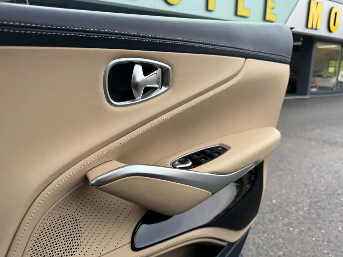 2022-aston-martin-dbx-40-v8-big-31