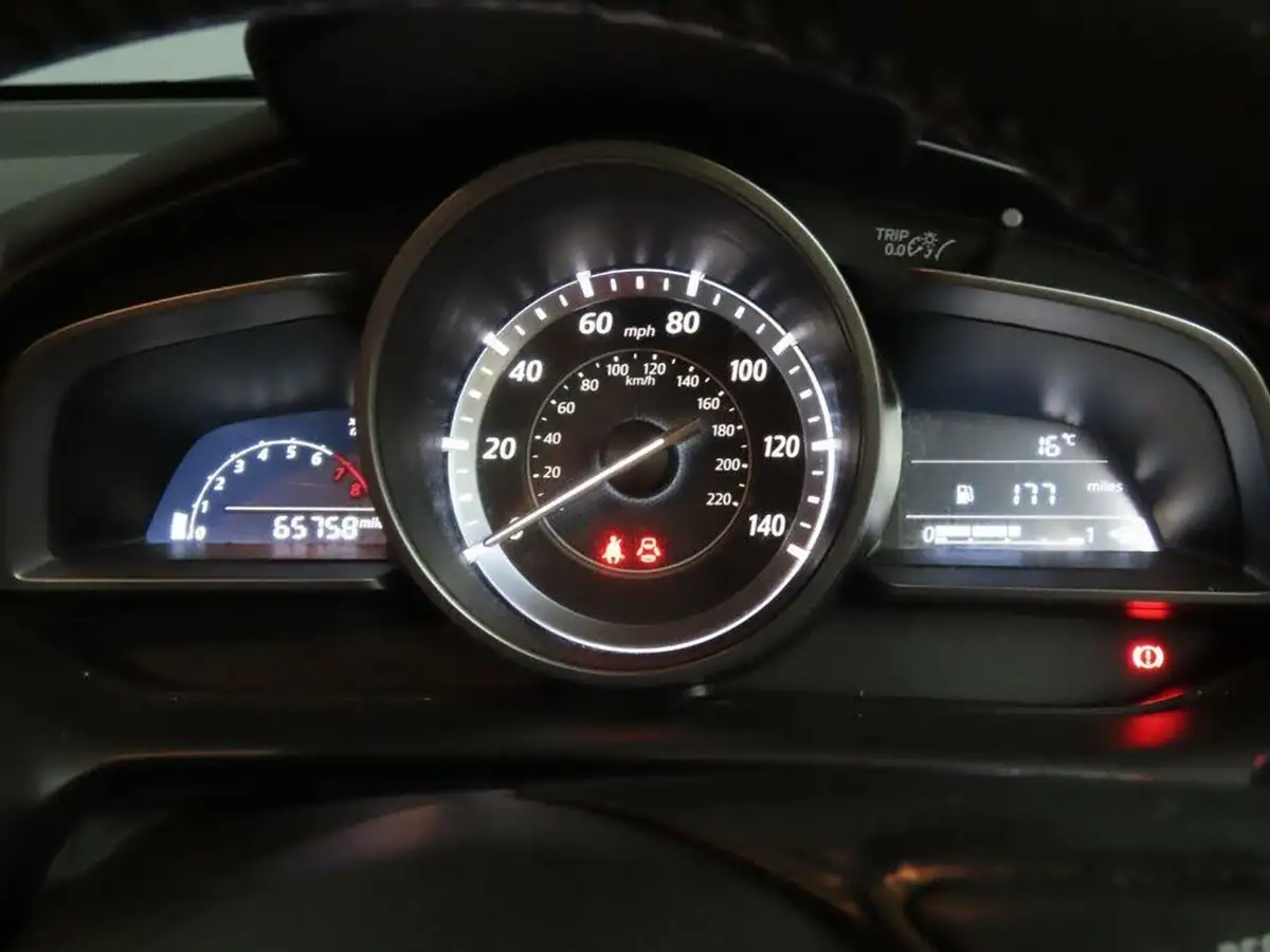 2016-mazda-mazda2-15-red-edition-big-7