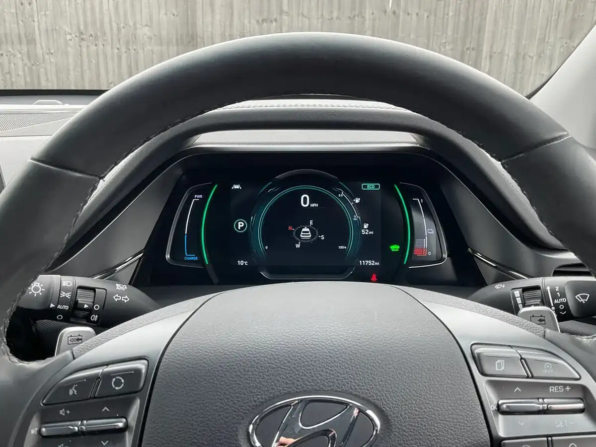 2021-hyundai-ioniq-e-premium-se-electric-100kw-big-14