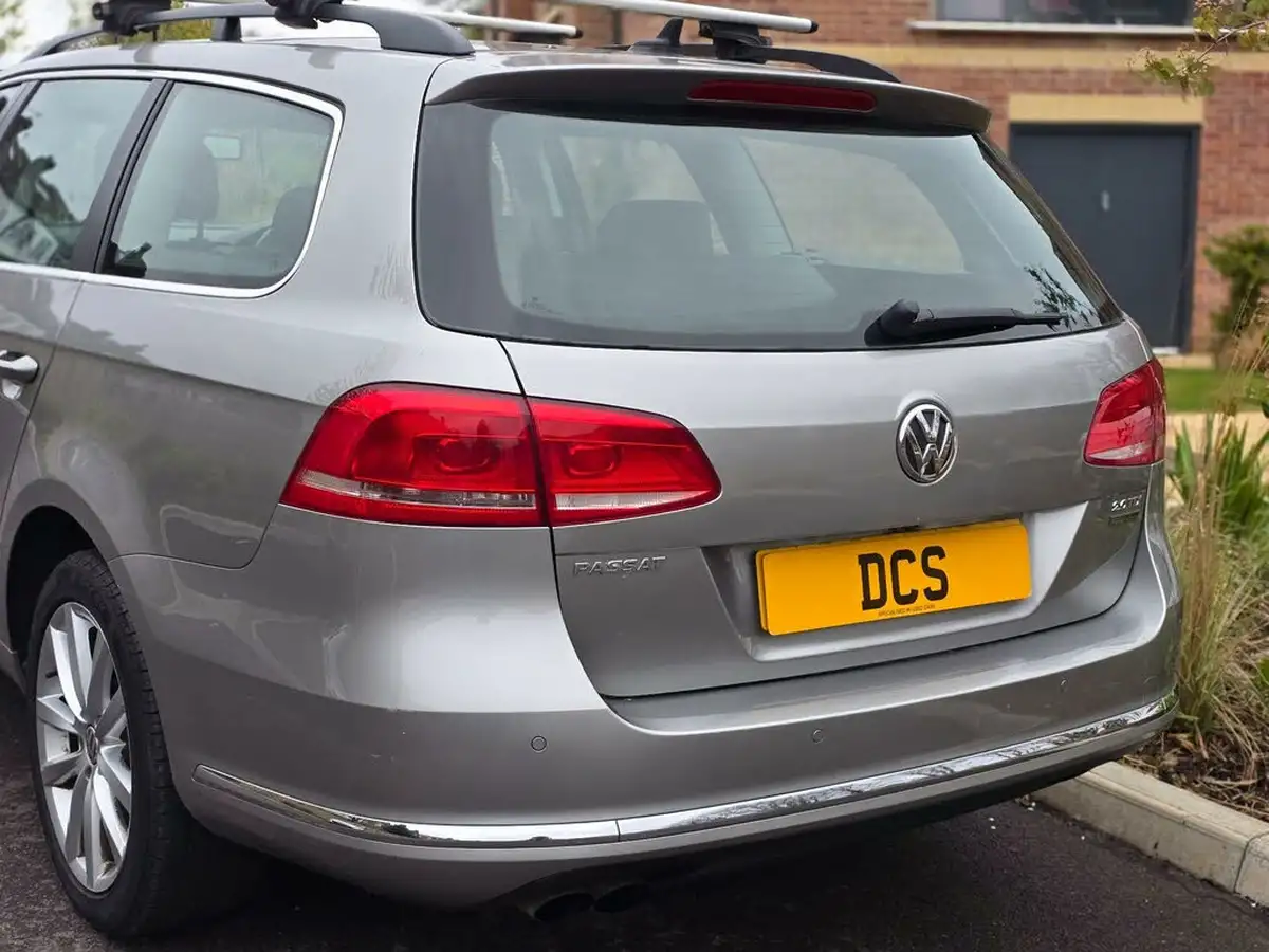 2014-volkswagen-passat-20tdi-executive-140ps-ss-estate-5d-dsg-big-10