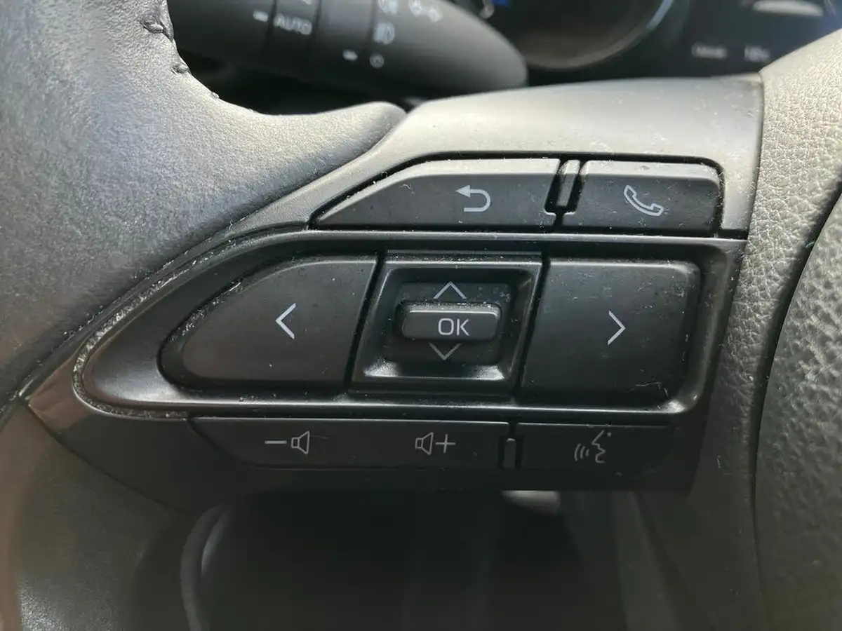 2022-mazda-mazda2-15-select-big-18