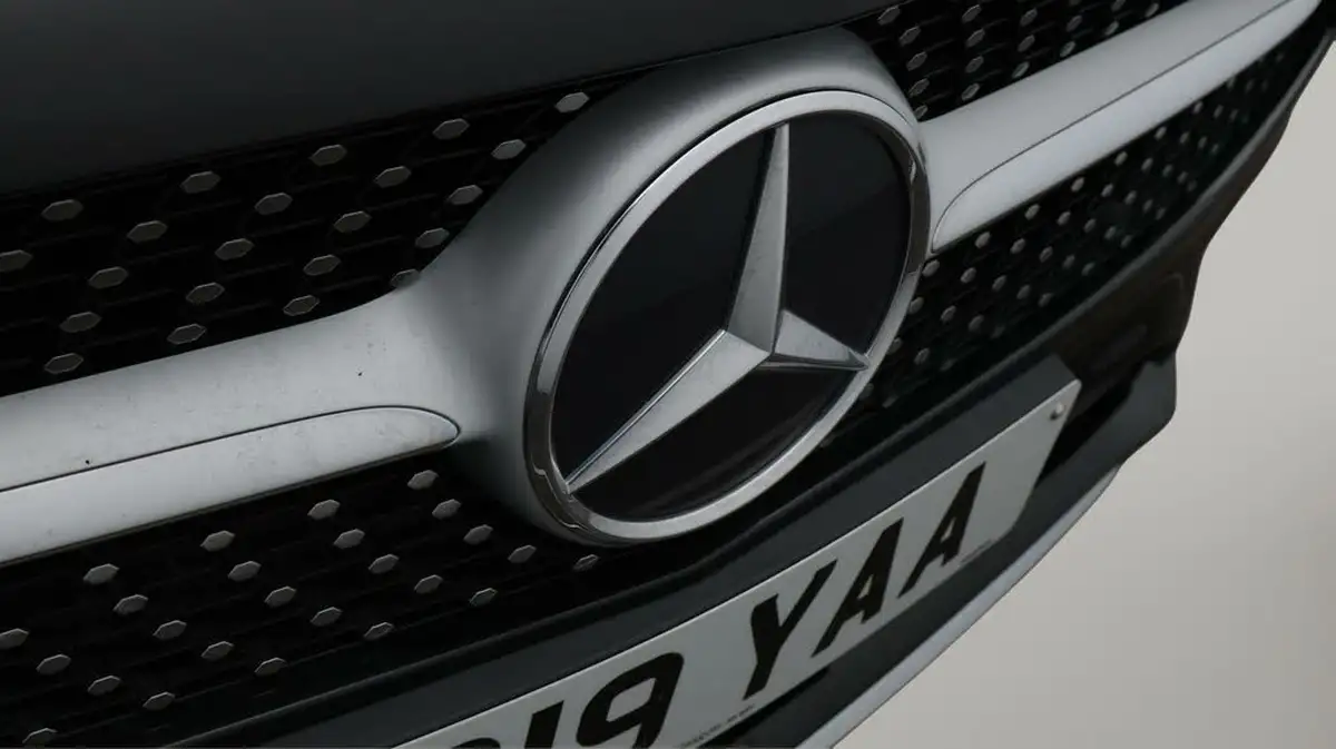 2019-mercedes-benz-a-class-13-a180-amg-line-hatchback-5d-big-22