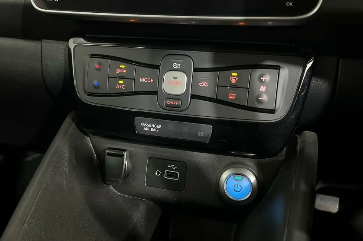 2019-nissan-leaf-e-acenta-big-28