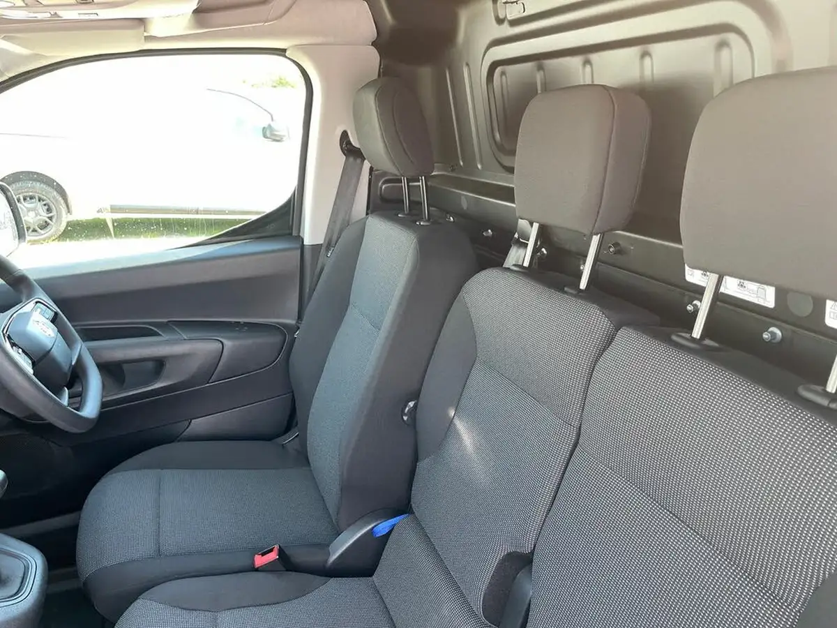 2025-vauxhall-combo-15cdti-pro-100pseu6e-big-9