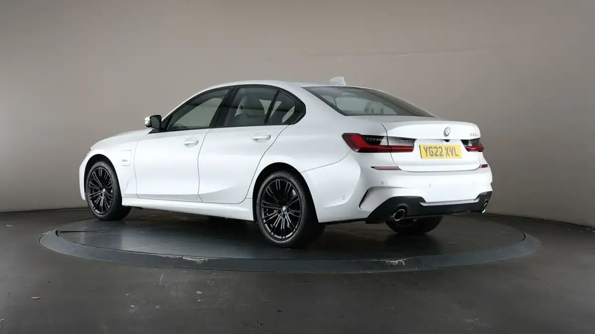 2022-bmw-3-series-20-330e-m-sport-pro-pack-saloon-4d-big-73
