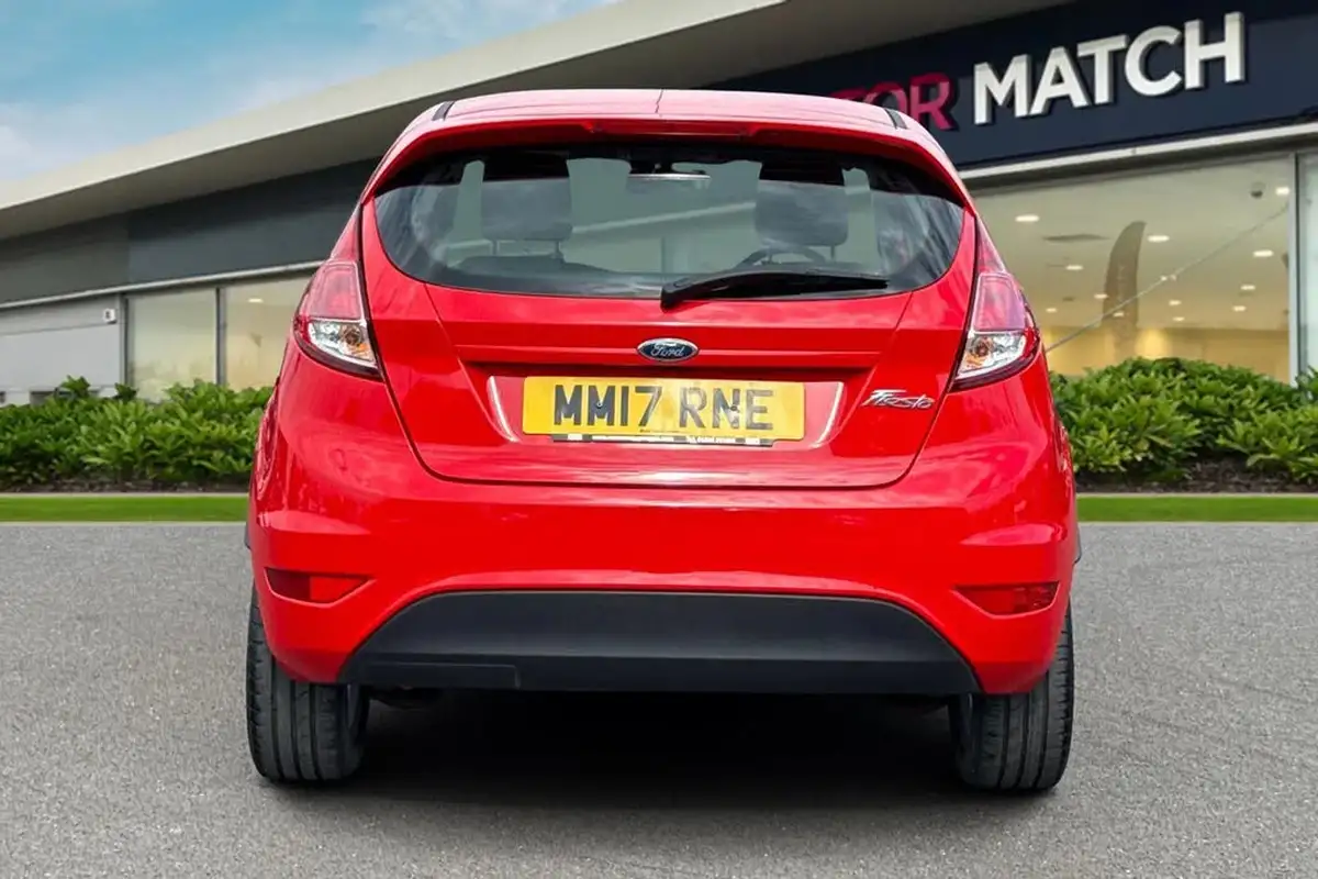 2017-ford-fiesta-125-zetec-3d-big-3