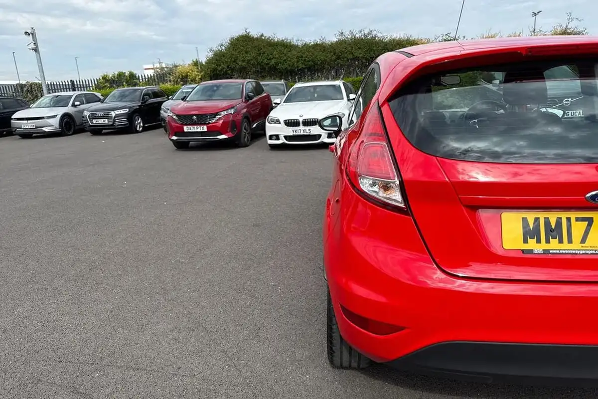 2017-ford-fiesta-125-zetec-3d-big-31