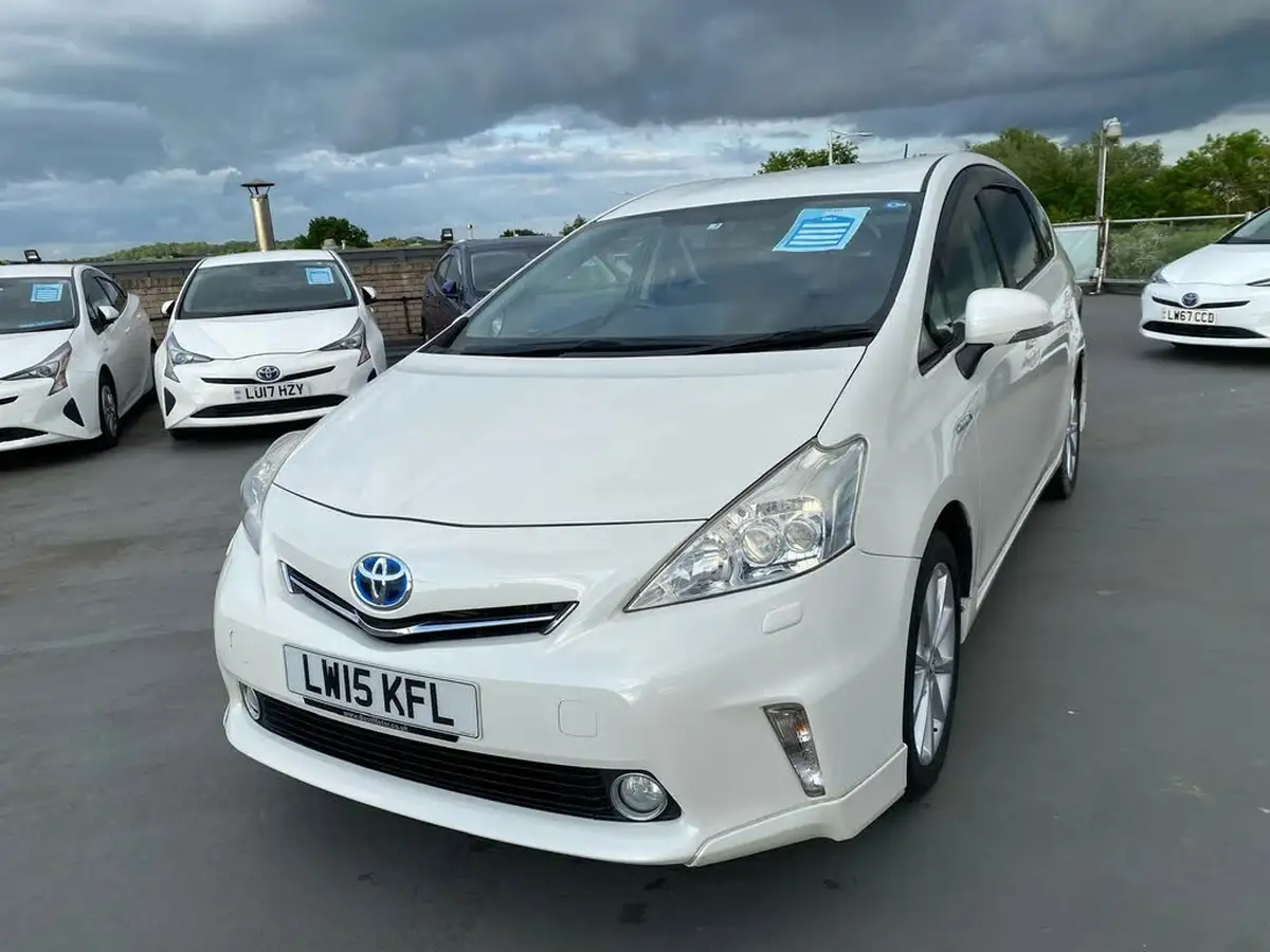 2015-toyota-prius-big-7
