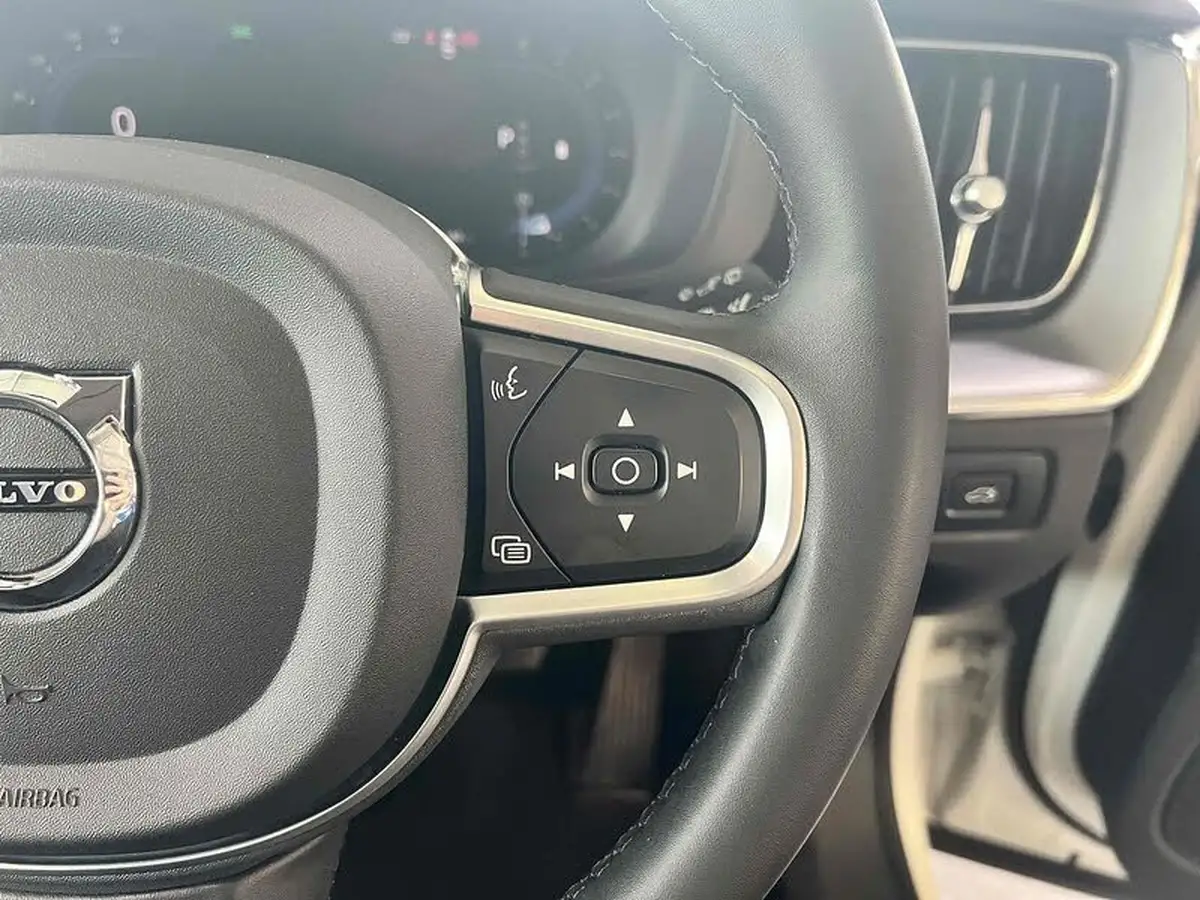 2021-volvo-xc60-20-b5-momentum-big-19