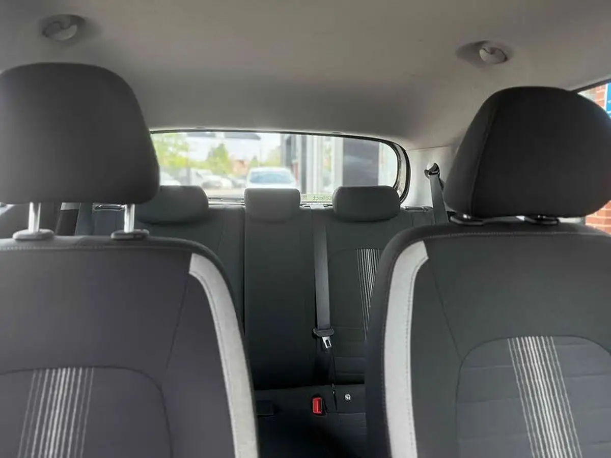 2022-hyundai-i10-10-se-connect-big-18