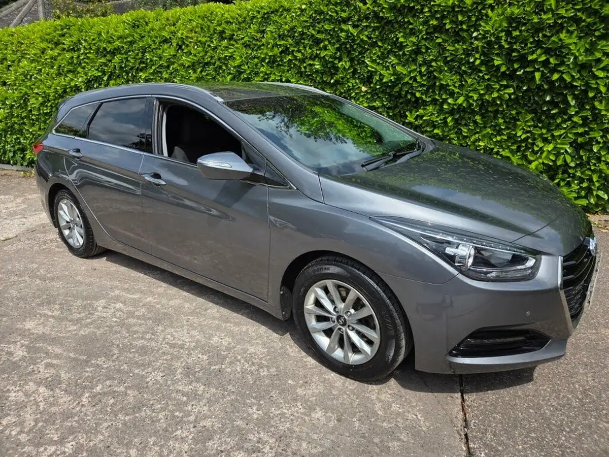 2016-hyundai-i40-17crdi-se-nav-115ps-estate-5d-big-0