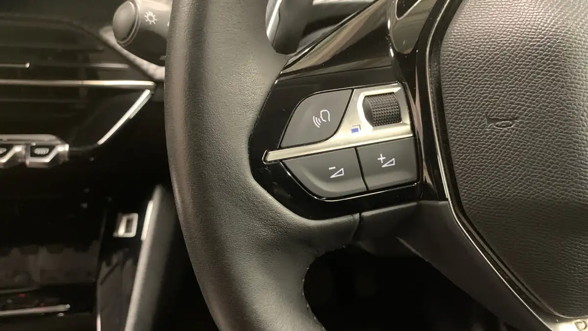2022-peugeot-208-12-puretech-allure-premium-100bhp-eat8-big-22
