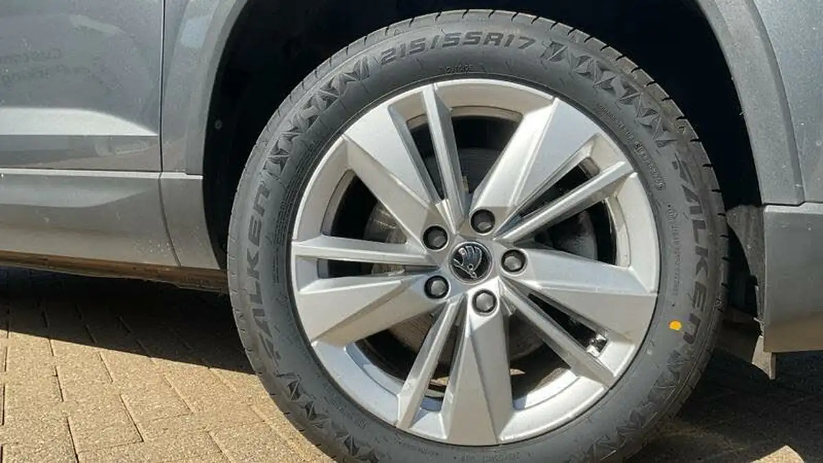 2023-skoda-karoq-15-tsi-se-drive-big-4