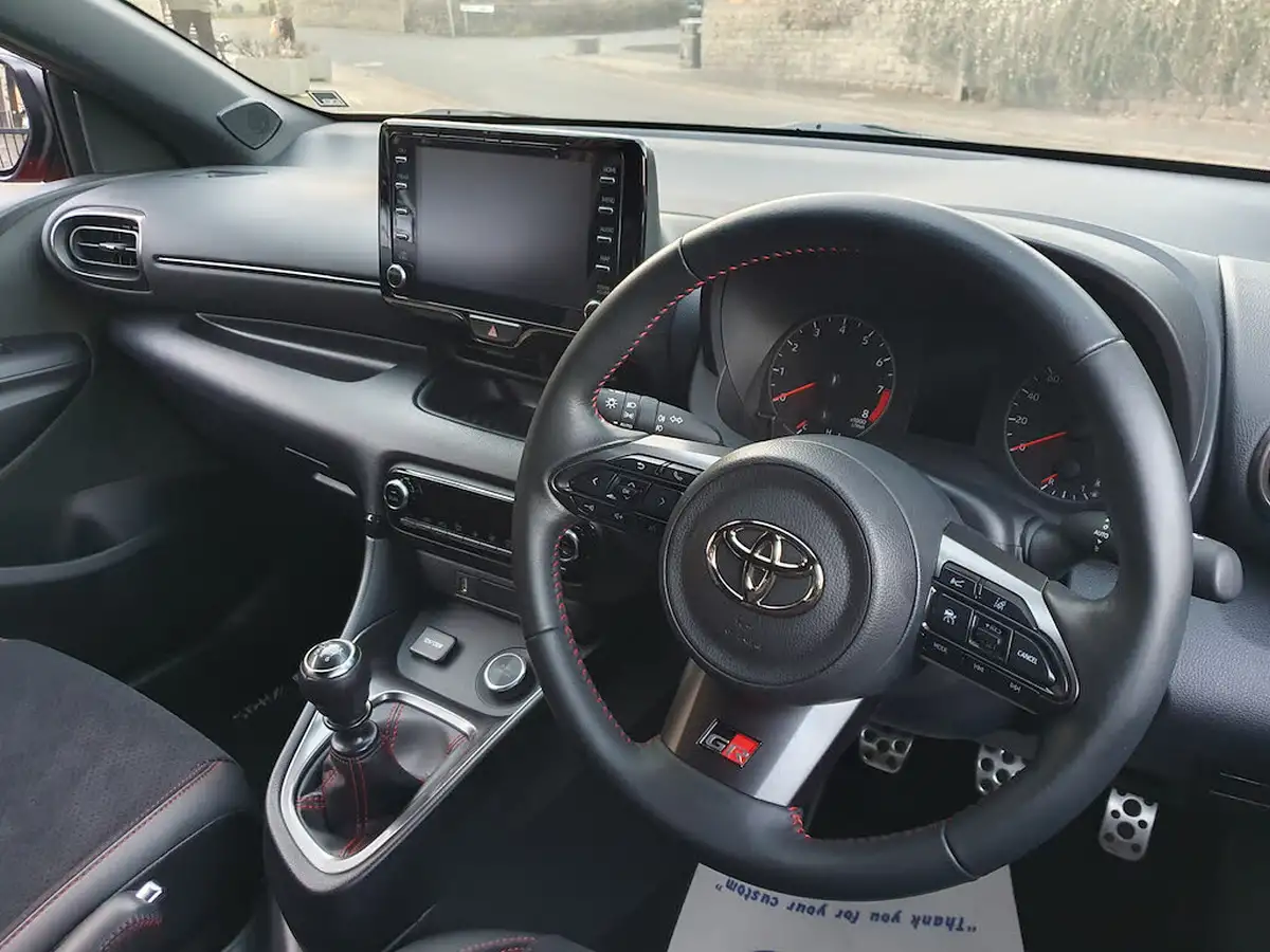 2021-toyota-yaris-16-gr-circuit-pack-big-28