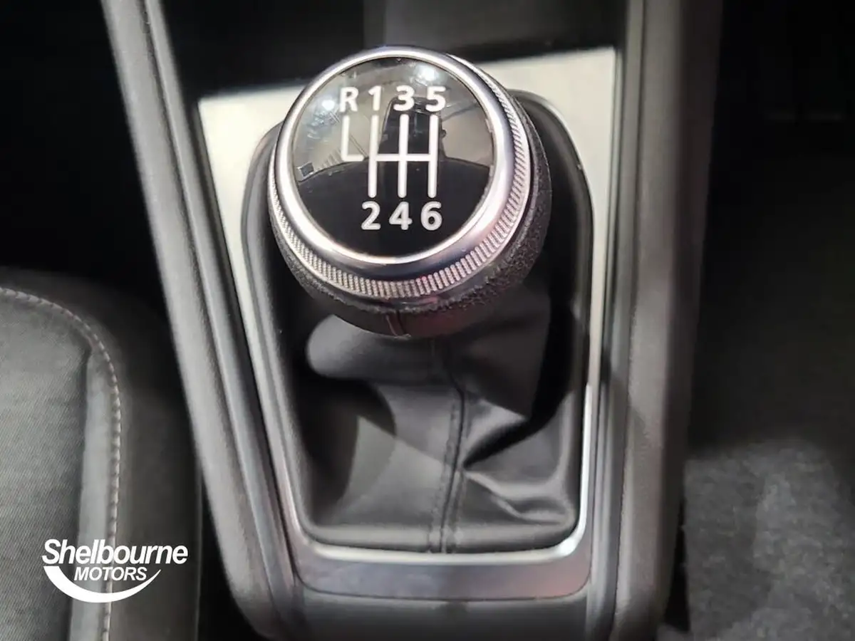 2022-renault-captur-13-tce-iconic-edition-big-32