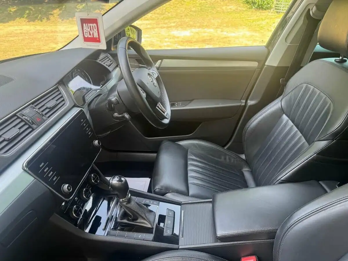 2018-skoda-superb-20tdi-scr-se-technology-estate-dsg-big-20