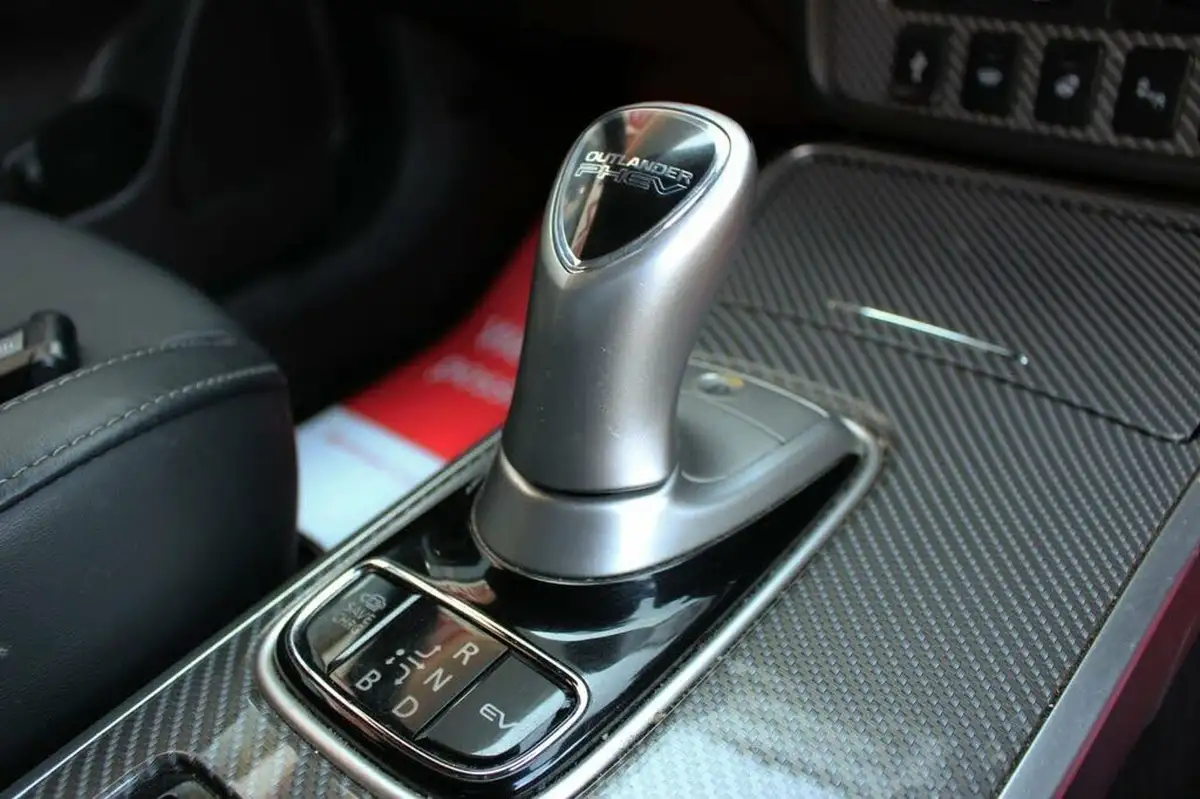 2019-mitsubishi-outlander-24-4h-phev-big-13