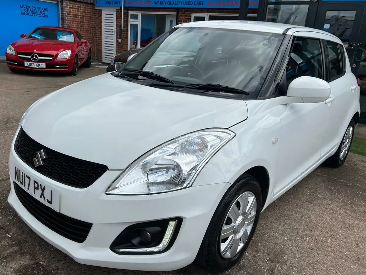 2017-suzuki-swift-12-sz2-5d-big-13