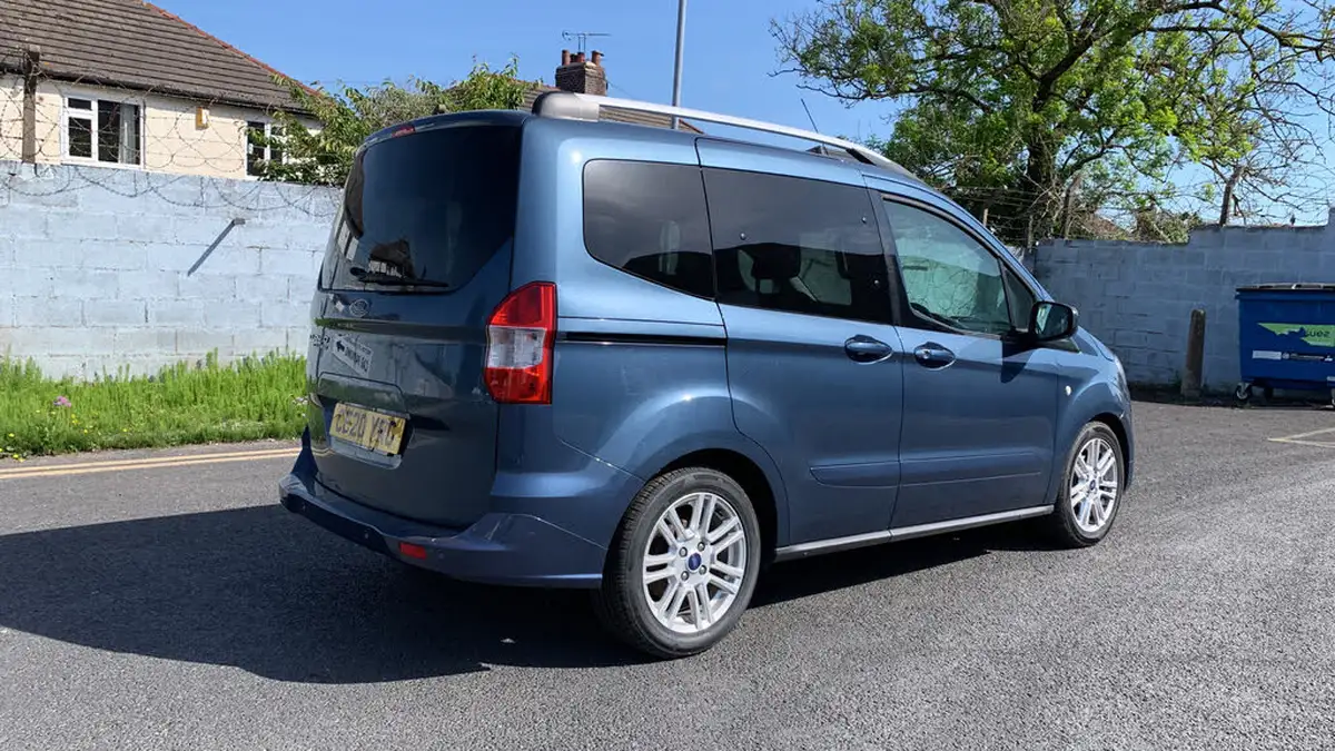 2020-ford-tourneo-courier-15tdci-titanium-big-25