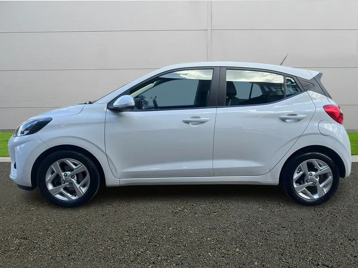 2021-hyundai-i10-10-se-connect-big-3