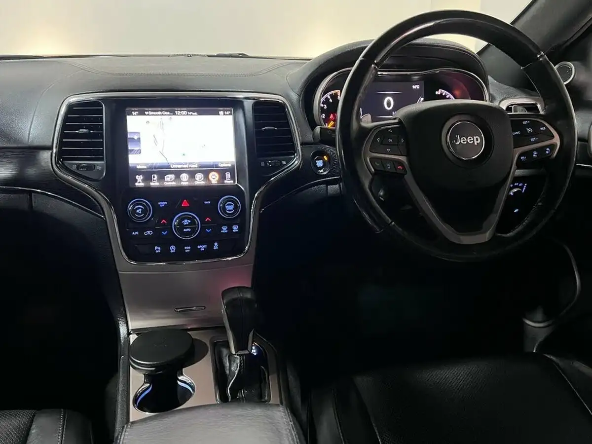 2017-jeep-grand-cherokee-30crd-summit-big-28