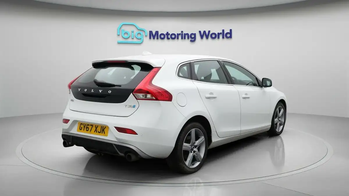 2018-volvo-v40-20-t3-r-design-nav-plus-big-7