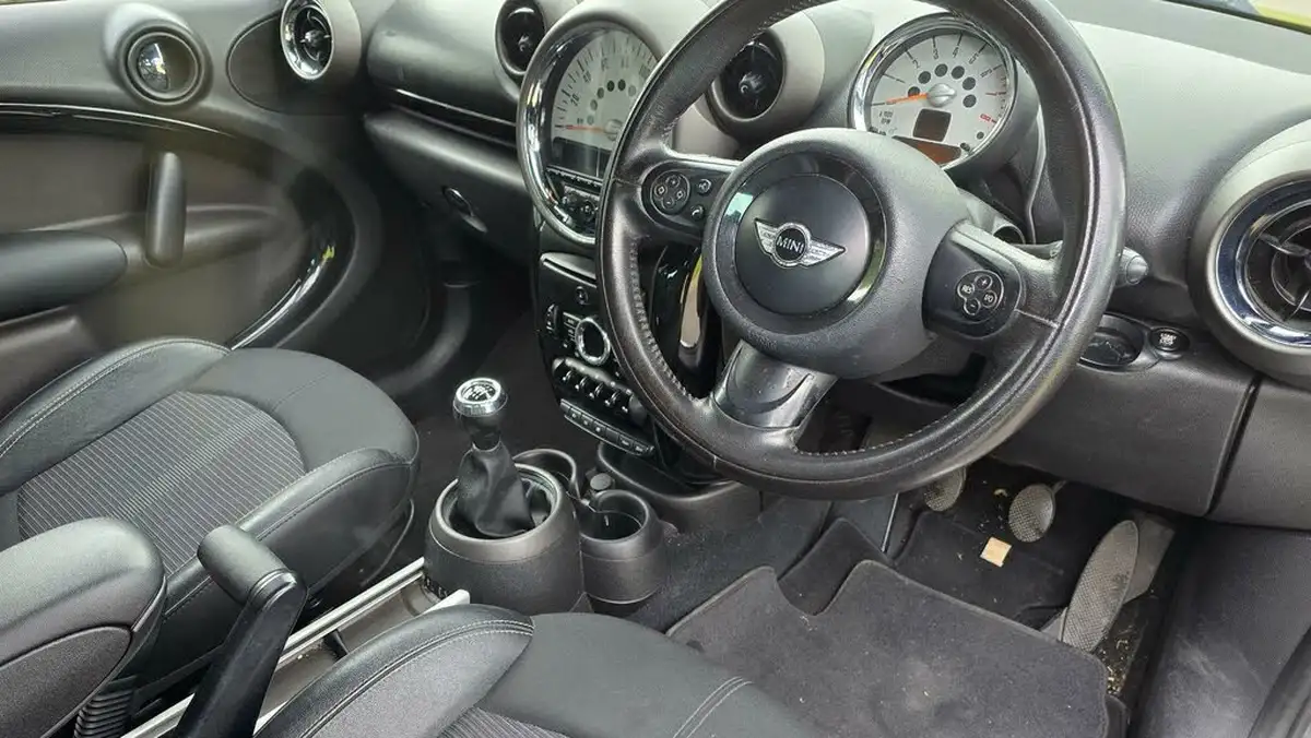 2011-mini-countryman-16-cooper-pepper-big-28