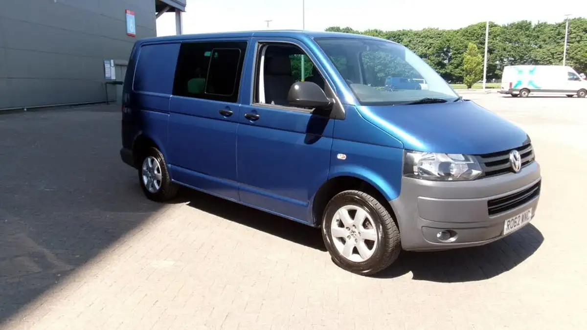 2012-volkswagen-transporter-20td-t32-140ps-swb-kombi-big-1