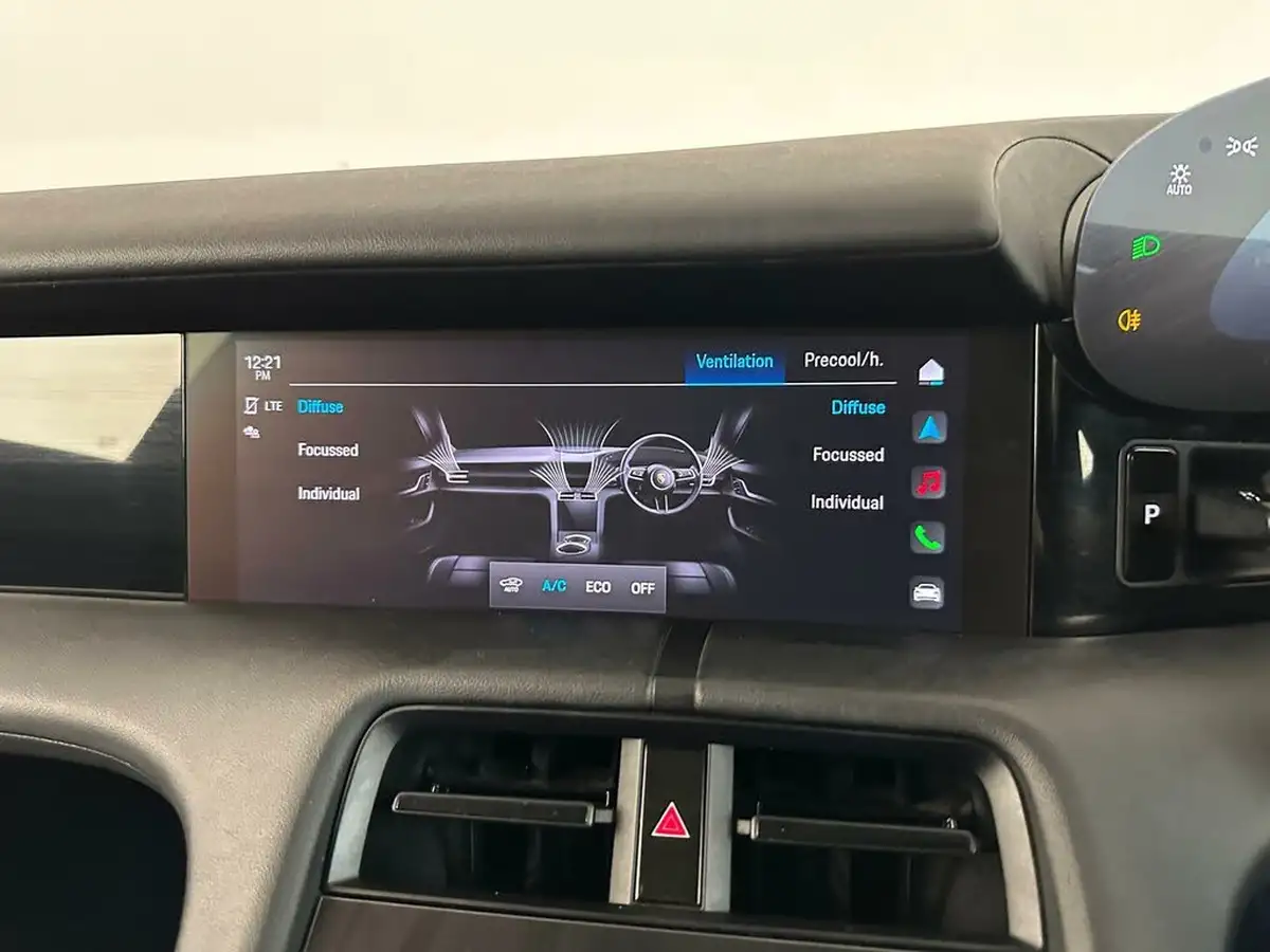 2021-porsche-taycan-e-base-476ps-performance-battery-plus-big-36