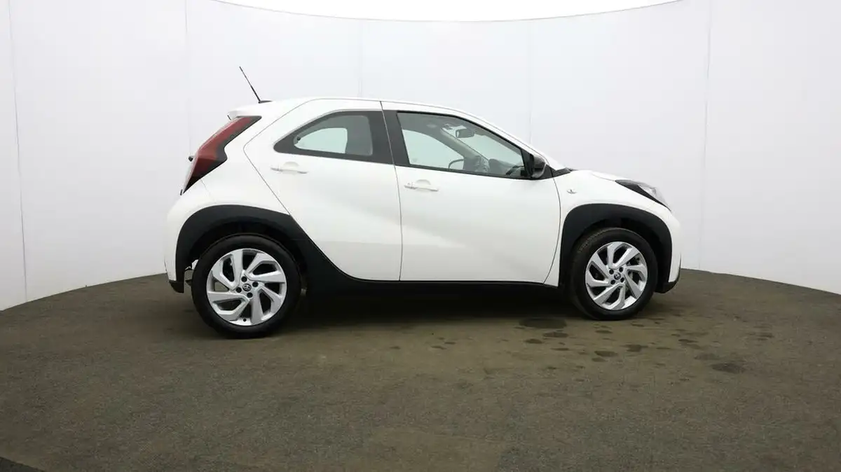 2023-toyota-aygo-x-10-vvt-i-pure-cvt-big-53