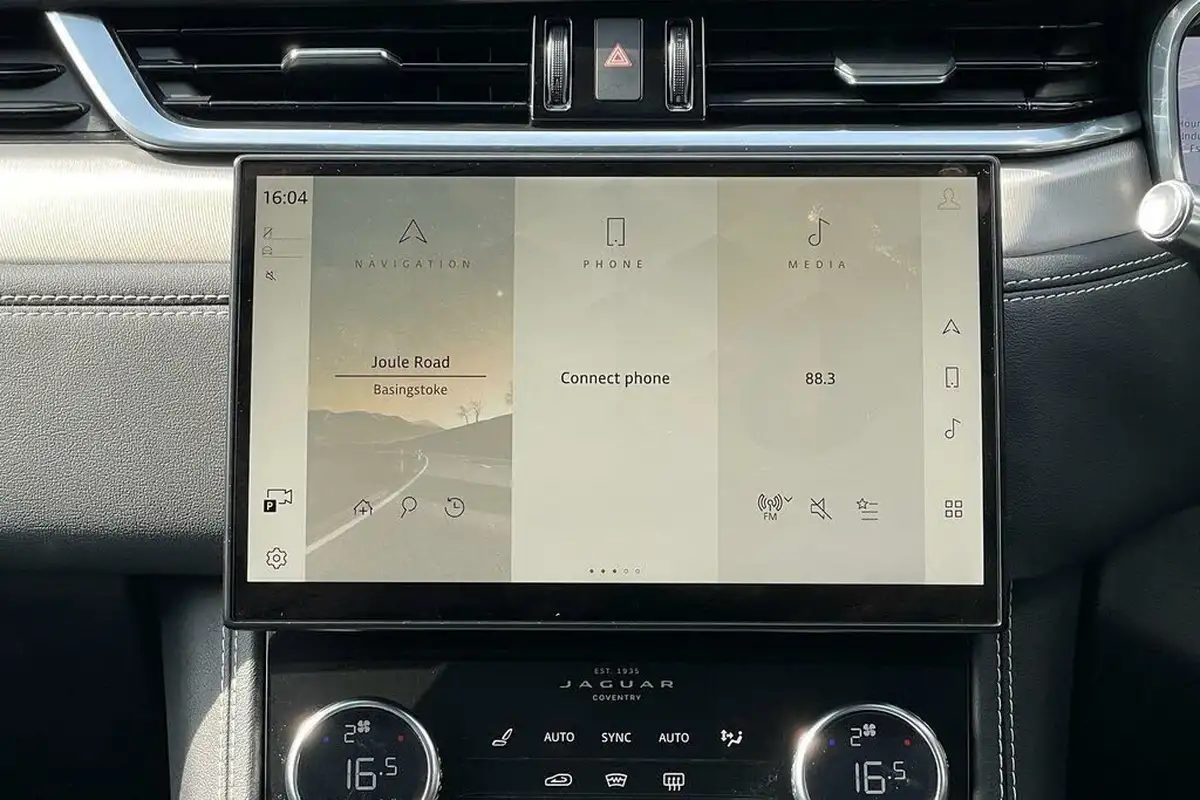 2021-jaguar-f-pace-20-d200-r-dynamic-s-mhev-big-37