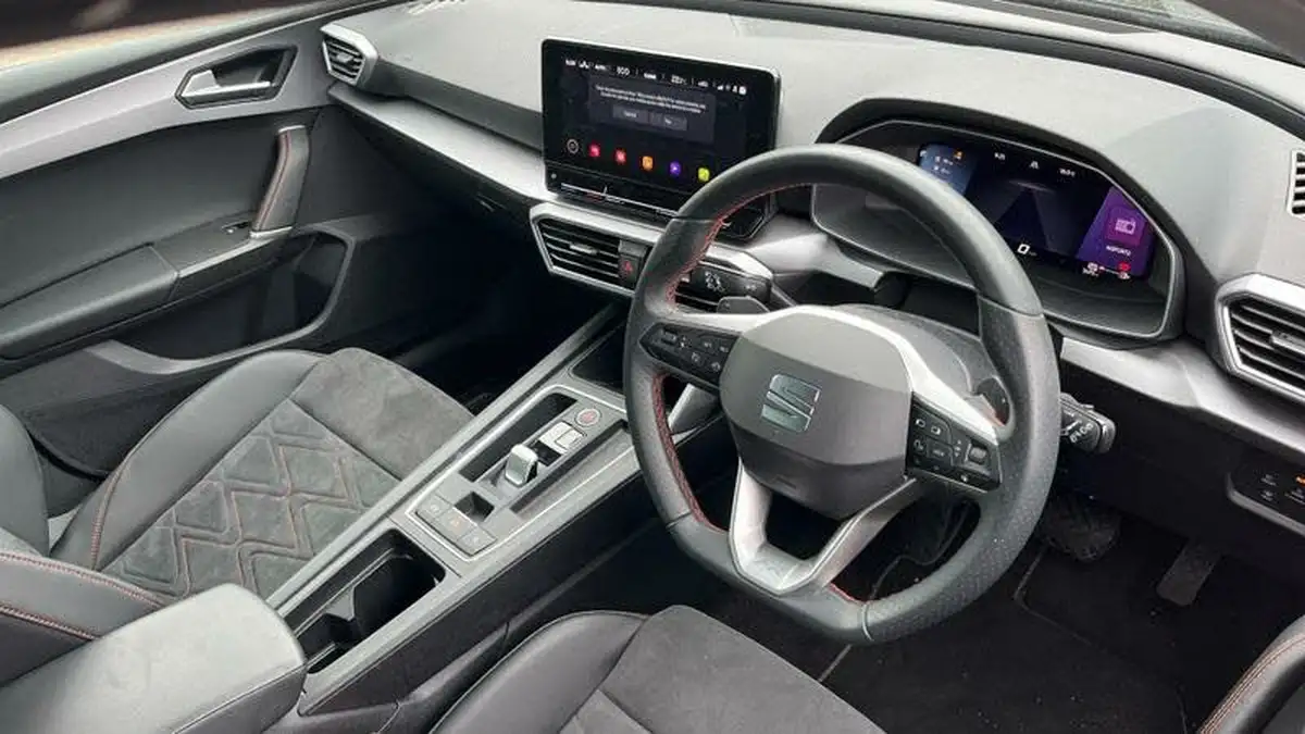 2024-seat-leon-14-e-hybrid-fr-sport-estate-big-5