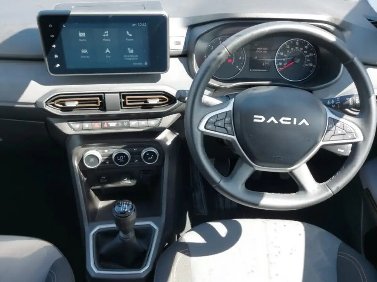 2024-dacia-sandero-stepway-10-tce-extreme-90bhp-big-6