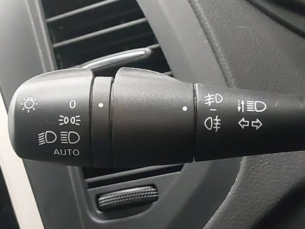 2019-renault-captur-09-tce-play-big-14