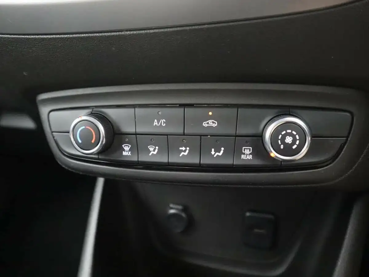 2022-vauxhall-crossland-12-design-110ps-big-24