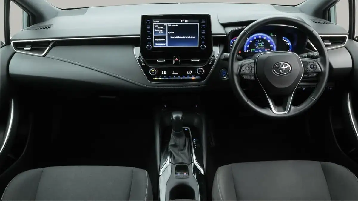 2022-toyota-corolla-18-vvt-i-icon-120bhp-trk-hatchback-5d-big-13