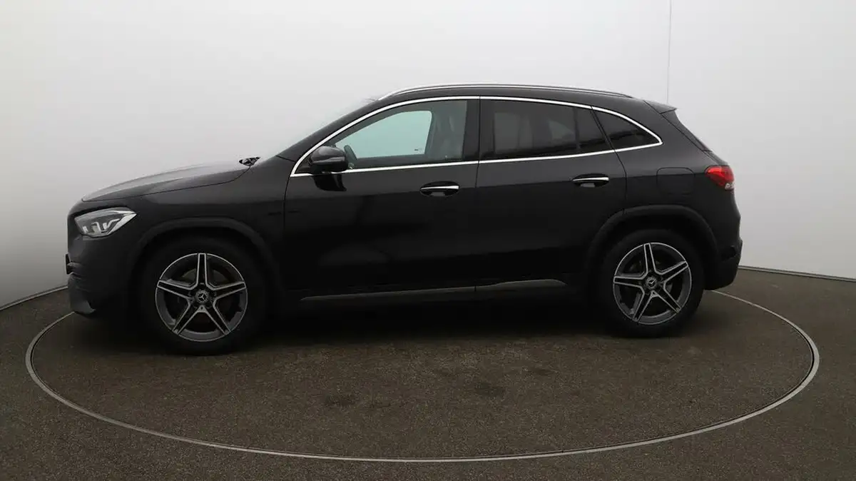 2022-mercedes-benz-gla-class-13-gla-180-amg-line-premium-big-56