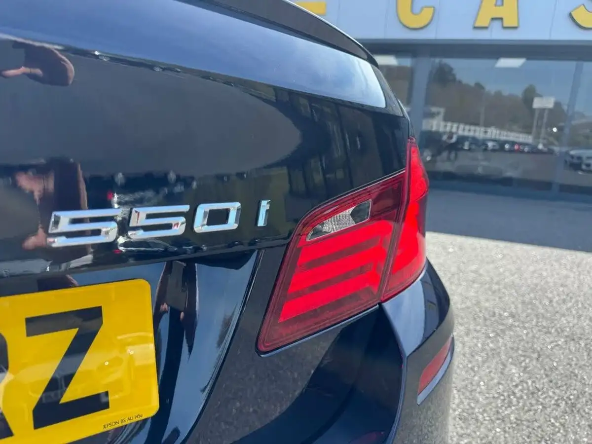 2010-bmw-5-series-44-550i-m-sport-big-30