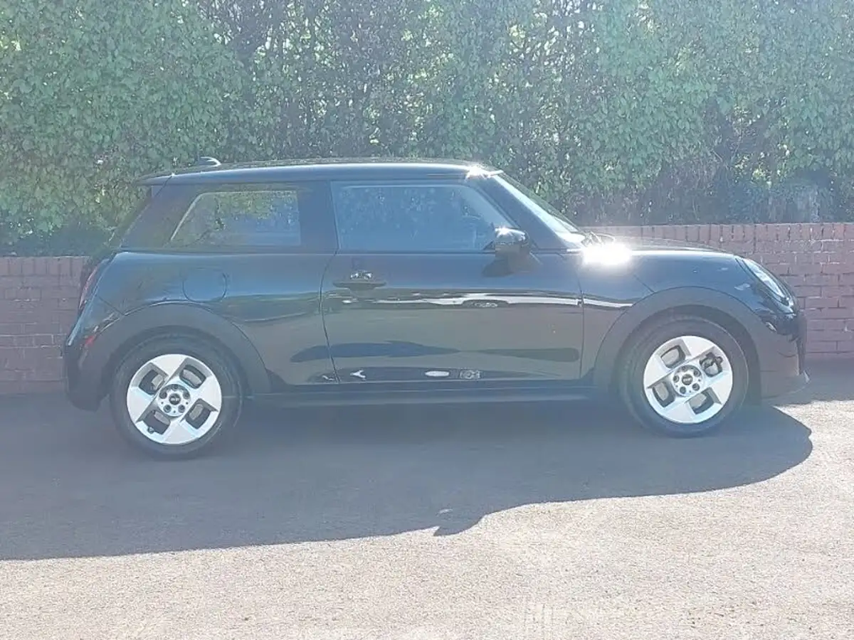 2024-mini-cooper-15-cooper-c-classic-3d-big-11