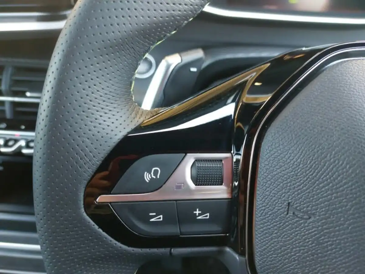 2024-peugeot-2008-suv-12-puretech-gt-130ps-eat8-big-18